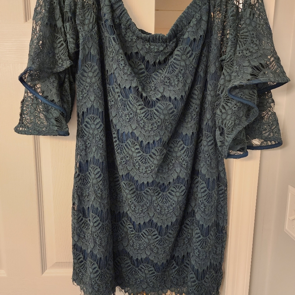 City chic dress